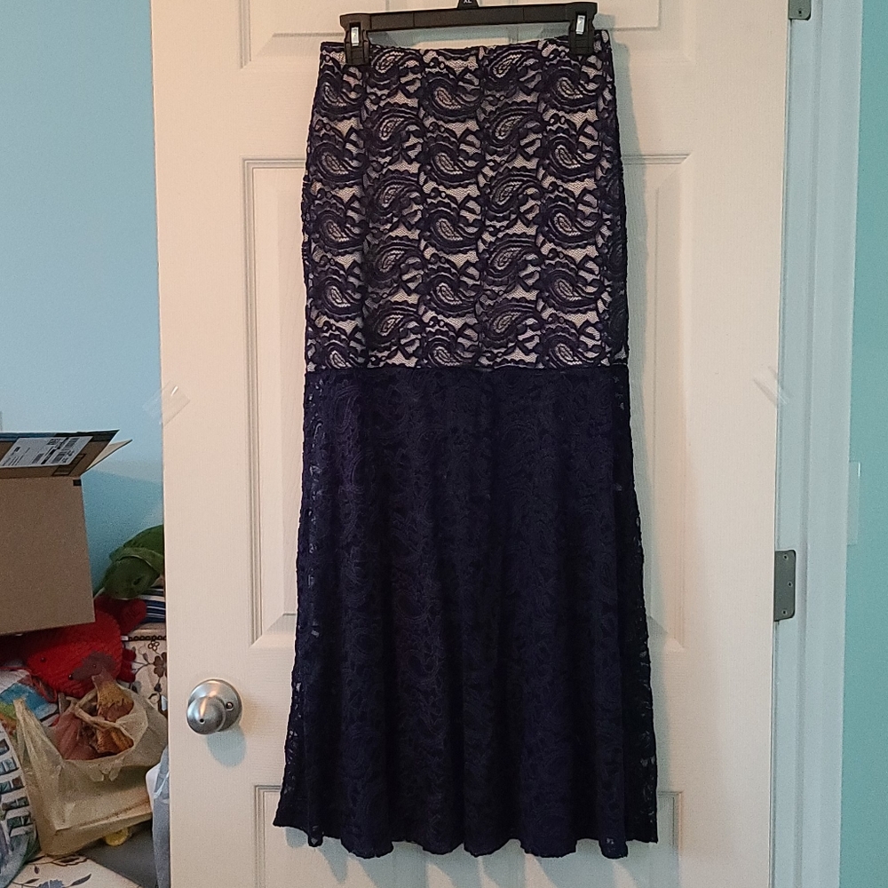 The Pyramid collection lace skirt